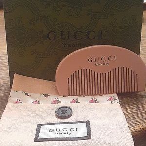 NWOT GUCCI COMB and POUCH!